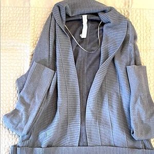 Lululemon gray transformation sweater cardigan Sz 6